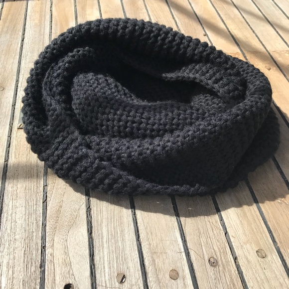 GAP Accessories - Final price. Comfy Like New GAP infinity scarf